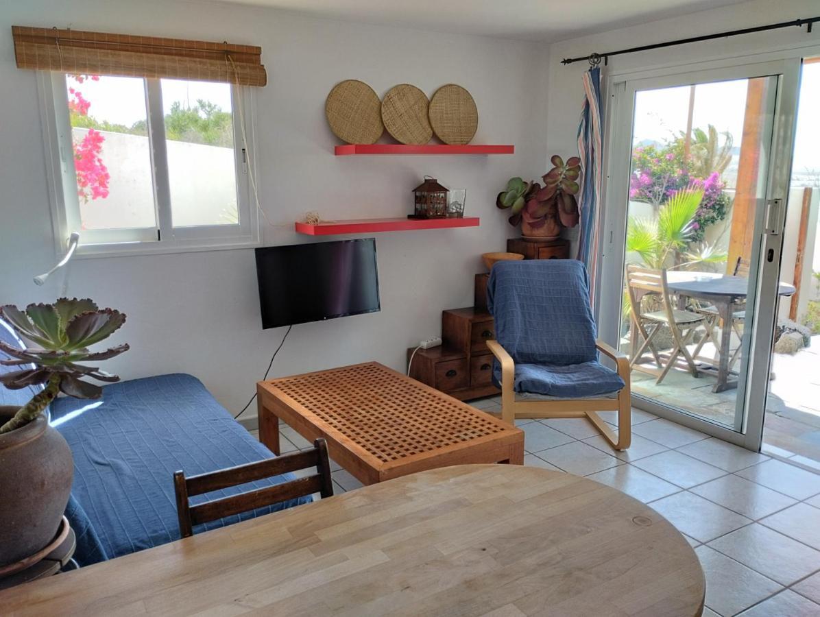 Beautiful Small Bungalow, Amazing Views And Garden Famara Eksteriør billede