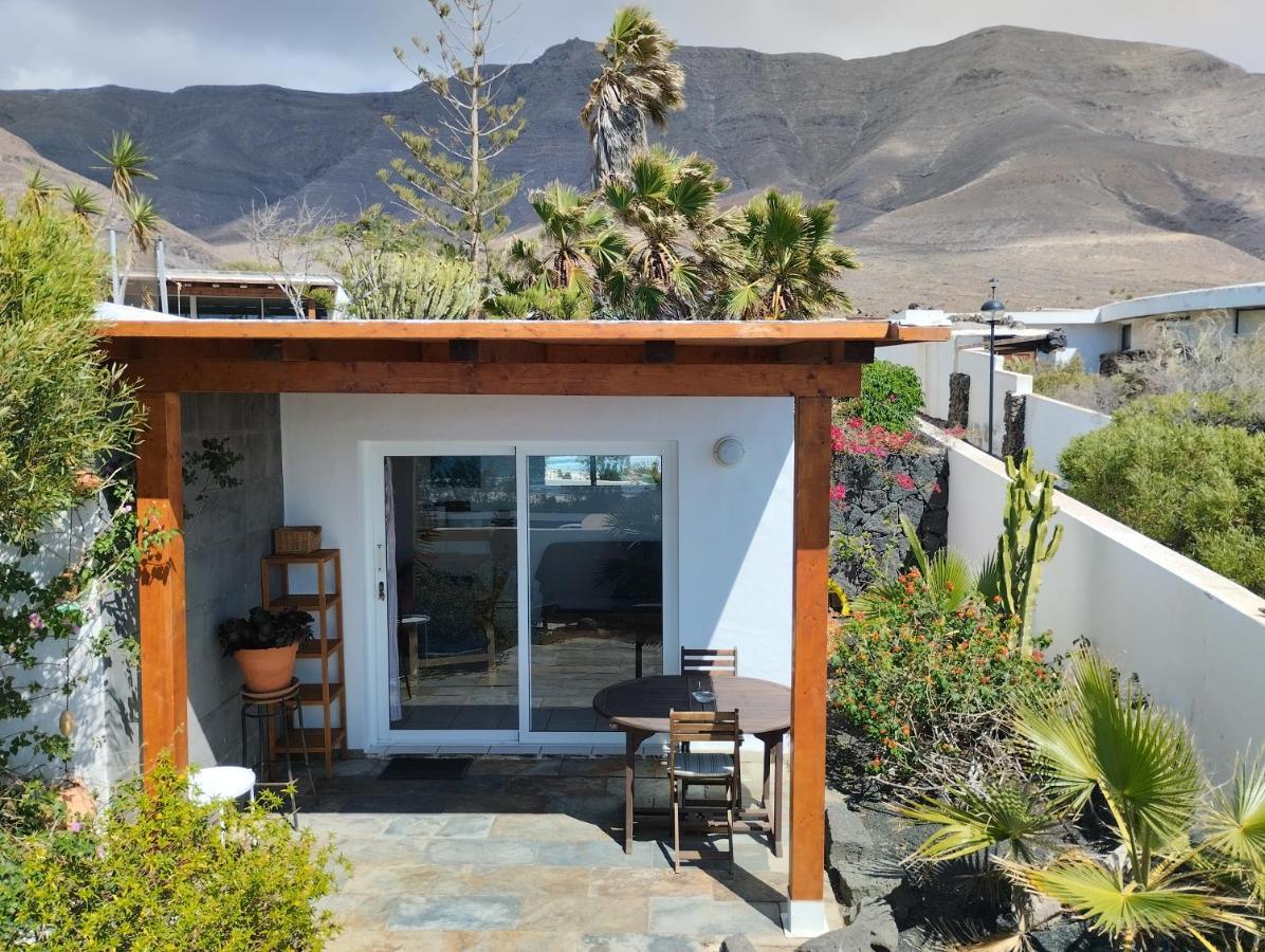 Beautiful Small Bungalow, Amazing Views And Garden Famara Eksteriør billede