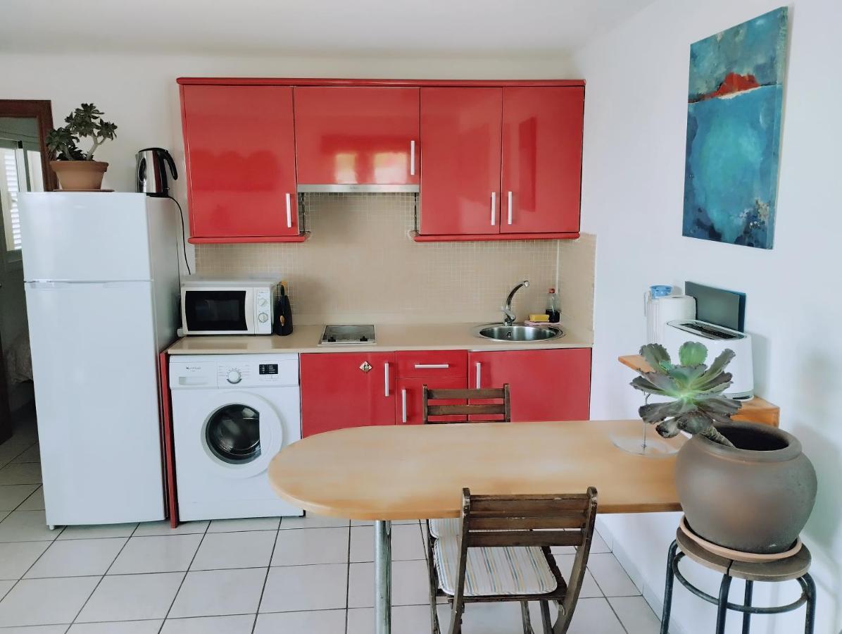 Beautiful Small Bungalow, Amazing Views And Garden Famara Eksteriør billede