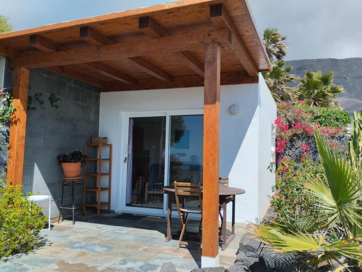 Beautiful Small Bungalow, Amazing Views And Garden Famara Eksteriør billede
