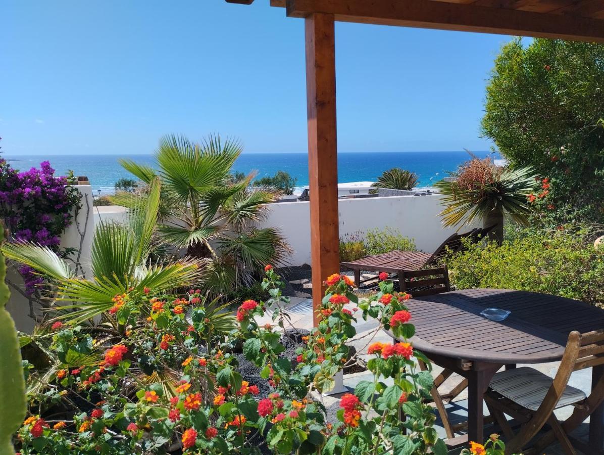 Beautiful Small Bungalow, Amazing Views And Garden Famara Eksteriør billede